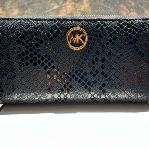 Michael Kors wristlet